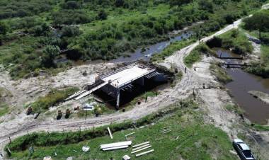 Otra obra del con mirada productiva: con más del 80%, avanza el nuevo puente para conectar Vera con Paraje Caraguatay