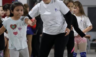 Peña folklórica solidaria en el club Liverpool