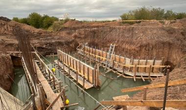 En un año lluvioso, la Provincia sigue aumentando las obras hídricas en el departamento Caseros