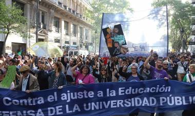Menos Universidades, más timba