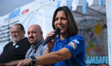 La Carpa Docente sigue recorriendo la provincia, esta vez llegó a Vera