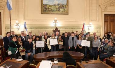El Senado homenajeó a tres prestigiosos periodistas parlamentarios