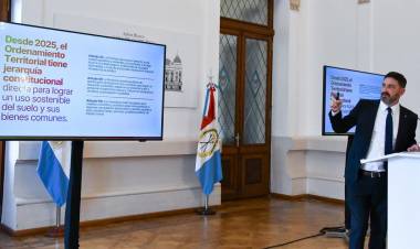 Pullaro presentó el mayor plan de ordenamiento territorial de la historia de Santa Fe para 44 localidades del norte provincial