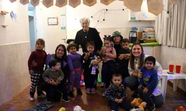  El programa “Abuelos Cuentacuentos” cerró su primera ronda en los Jardines Municipales