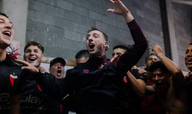 Volvió el verdadero Colón: goleada, carácter y sueño renovado