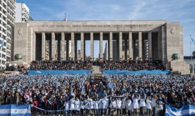 Javkin: «Hoy le devolvemos al país un Monumento con el esfuerzo de Santa Fe y el corazón de la ciudad»