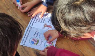 Con pasión, las infancias de Alto Verde alientan a la Selección en la Estación Municipal