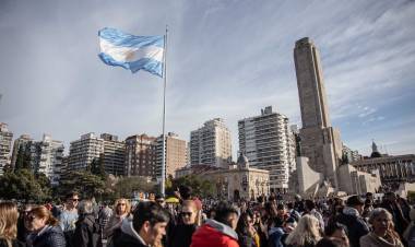 “Pullaro devolvió el Monumento a la Bandera a todos los argentinos y Rosario volvió a ser el corazón de la patria”