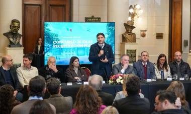 Pullaro firmó un convenio para poner en valor la Plaza Italia de la Legislatura: “Devolverá el espacio público a la ciudadanía y jerarquizará a la capital provincial”