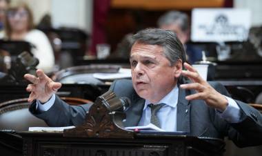 Diego Giuliano: “Adorni está socialmente destituido y hay una disputa por quién lo hace renunciar”