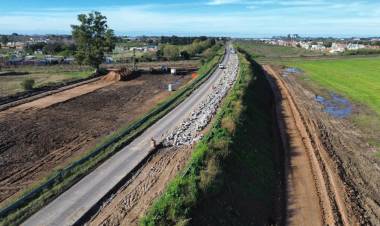 Más obras para el sistema portuario: Provincia reconstruye la Ruta 21 en un corredor clave para la salida de exportaciones