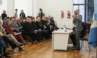 Santa Fe impulsa una agenda para hacer más competitivo el transporte de cargas con innovación y transición energética