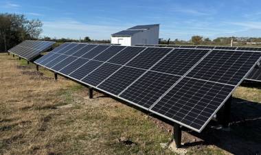 Provincia pone en marcha en Vila la primera planta cloacal del país alimentada con energía solar
