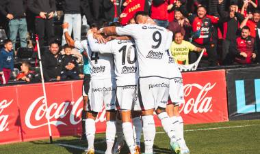 Colón aplastó a Central Norte, quedó segundo y ahora va a la caza del líder Ferro