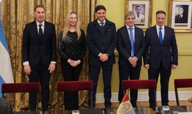 Pullaro firmó el traspaso de Nación a Provincia de la ruta A012: “Mañana comenzamos las obras de reparación”