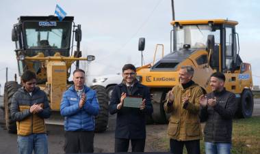 Pullaro puso en marcha la recuperación de la Ruta Nacional A012: “Hay un Gobierno Provincial que se hace cargo porque tiene un plan de obra pública y piensa en los santafesinos”