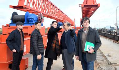 Poletti y Garibaldi recorrieron la obra del nuevo Puente Carretero y destacaron el impacto en la movilidad