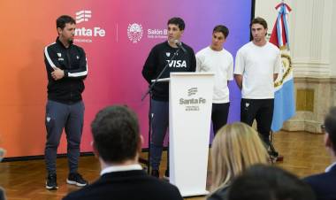 Pullaro reconoció a Los Leones como embajadores de los Juegos Suramericanos Santa Fe 2026