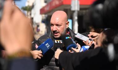 Escala el conflicto docente en Santa Fe: Amsafé y Sadop marcharon en rechazo al aumento por decreto y anticiparon acciones judiciales contra la Provincia