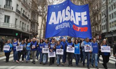 Amsafé participó de la masiva movilización en defensa de la educación pública 