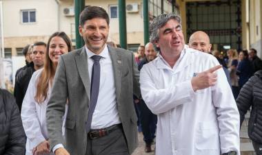 Pullaro: “En Santa Fe estamos orgullosos de nuestros equipos de salud”