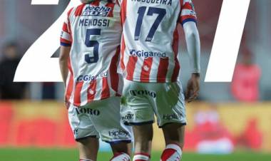 Mosqueira, tras el golazo que hizo estallar al 15 de Abril: "Fue una noche soñada y el viento me ayudó"