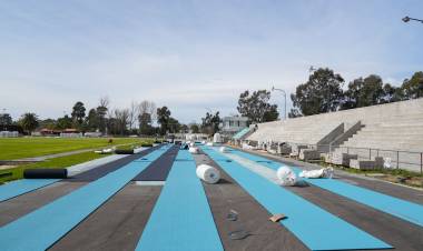 Santa Fe instala el sintético de la mejor pista de atletismo del país a la espera de los Juegos Suramericanos 2026
