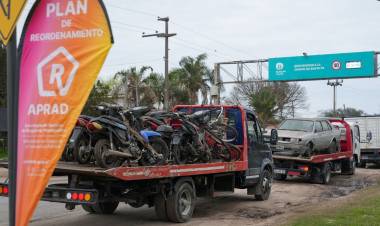 Plan de Ordenamiento: Provincia retiró vehículos abandonados de la Subcomisaría 18ª de Santa Fe