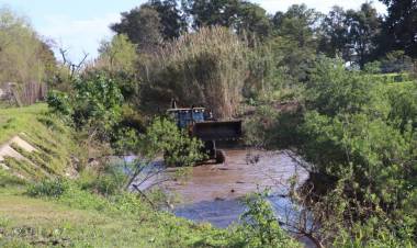 Fenómeno de El Niño: comenzaron los trabajos de limpieza y desmalezamiento en el canal de desagüe pluvial del Túnel Subfluvial