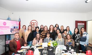 La UNL y CAMEES acuerdan fortalecer el trabajo de mujeres emprendedoras