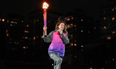 Una llama, una ciudad y una leyenda: Luciana Aymar encendió el fuego de los Juegos Suramericanos