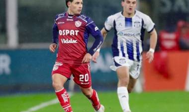 Unión tuvo una noche para el olvido en Córdoba, cayó ante Talleres y quedó lejos de la cima