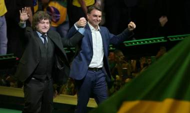 Milei saludó a Bolsonaro: “Felicitaciones querido amigo por esta histórica elección ante el comunista de Lula"