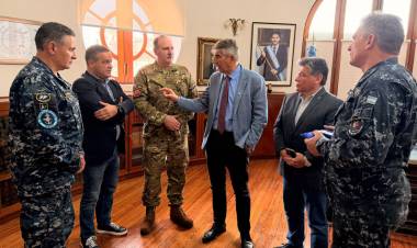 Fenómeno de El Niño: autoridades de la Armada ponen logística a disposición de la Provincia ante eventuales emergencias