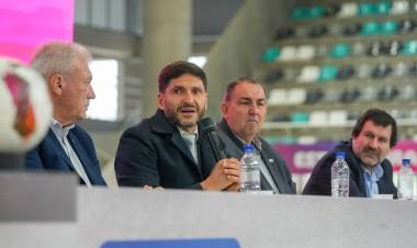 Pullaro presentó el sudamericano de Futsal en El Invencible Santa Fe: “La llama de los Juegos sigue encendida”