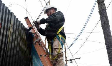 La Municipalidad avanza con un plan para ordenar el cableado aéreo y promover el soterramiento
