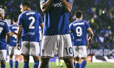 Los dos golazos de Nico Paz para el triunfo del Como ante el Manchester United