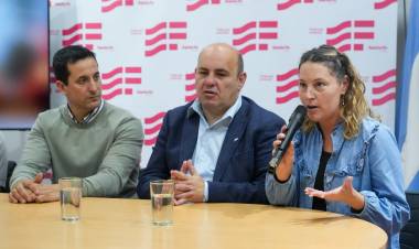 Esperanza ruge con la historia: más de 30 autos antiguos de carrera llegan a la ciudad
