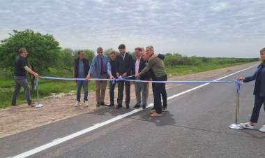 Borla en la inauguración de obras en el puente sobre el Río Salado en La Penca