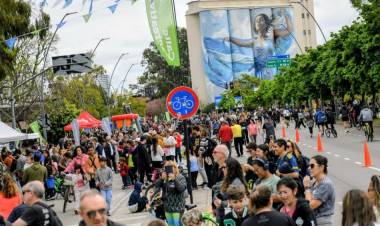 Miles de personas disfrutaron del festejo por los 16 años de Calle Recreativa