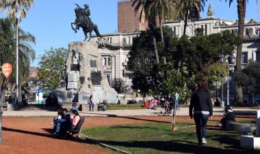Se conocieron las ofertas para poner en valor la Plaza San Martín y estará renovada en 2027