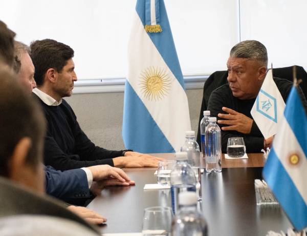 Claudio Tapia recibió en el predio "Lionel Messi" de Ezeiza al gobernador Maximiliano Pullaro 