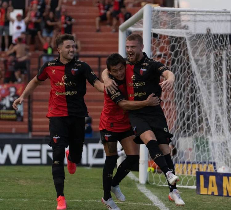 Colón sumó su tercera victoria al hilo y se trepó a la punta