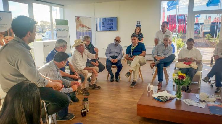 Expoagro: Autoridades provinciales analizaron la situación industrial con fabricantes de maquinaria agrícola
