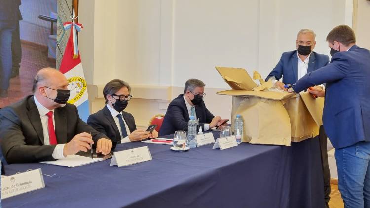 Calvo: "El gobierno de Omar Perotti ejecutará más de 4000 km de fibra óptica en toda la provincia"