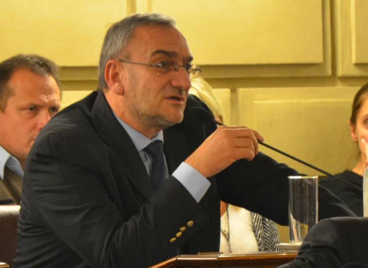 Solicitud del senador Calvo  sobre el endeudamiento de 500 millones de dólares durante la gestión progresista