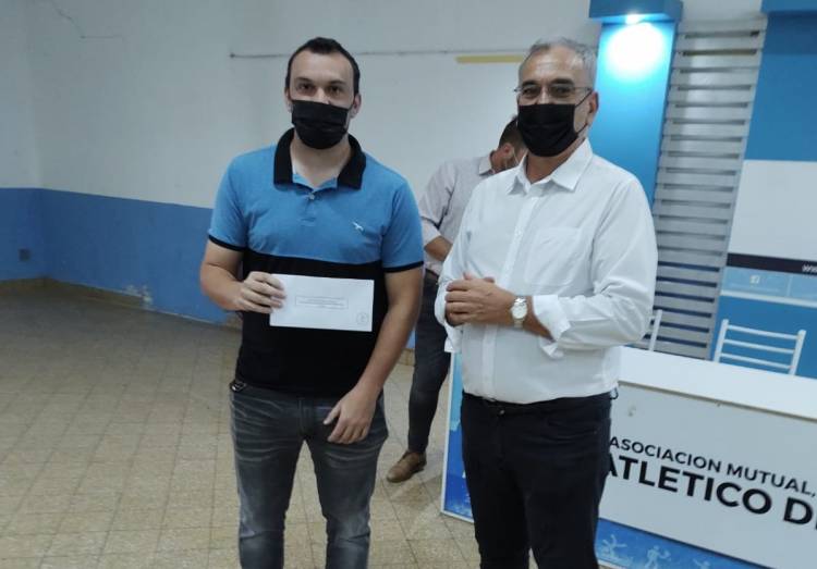 Entrega de aportes del senador Ancides Calvo a entidades de Rafaela