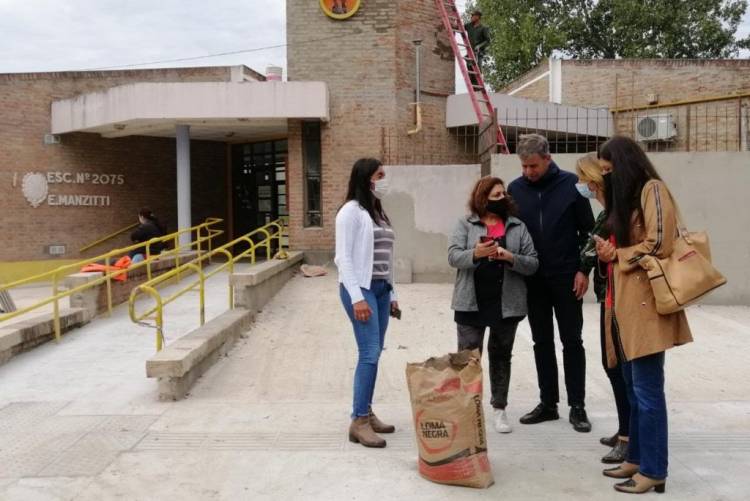 Jatón recorrió las obras en la escuela “Dr. Edgardo Manzitti”