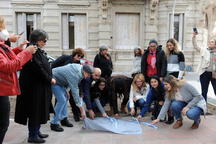 Se inauguró la cuarta baldosa feminista en la ciudad