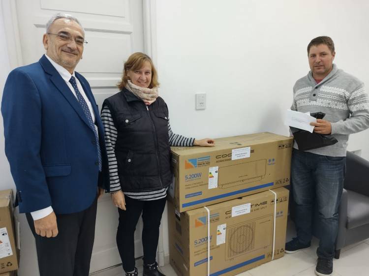 Importante entrega de equipamiento de Calvo a instituciones educativas del Departamento Castellanos